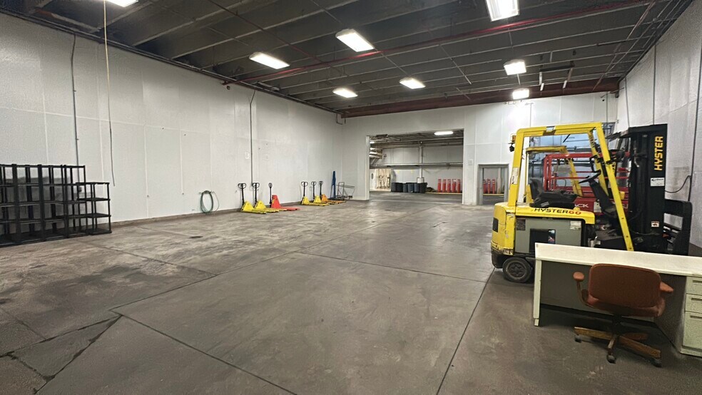 More Photos Of 607 Phillips St, Fulton Warehouse For Sale