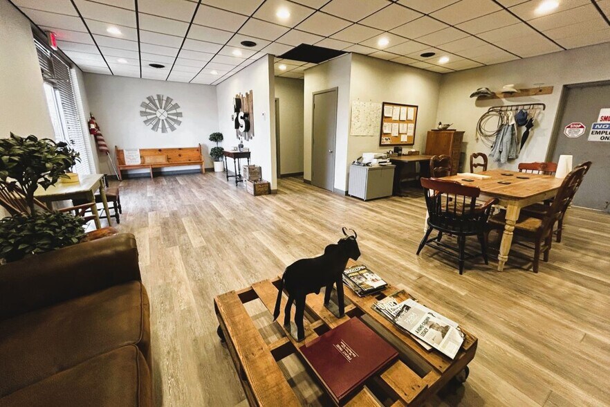 More Photos Of 1916 Gallagher Dr, Sherman Warehouse For Sale