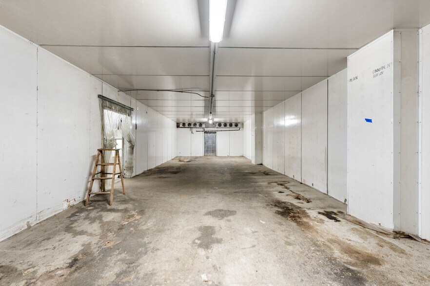 More Photos Of 1 Mount Vernon St, Dorchester Distribution For Lease