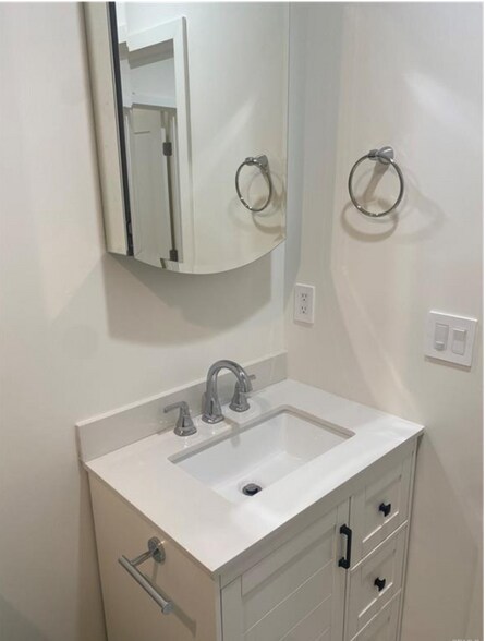 More Photos Of 405 W Broadway, Glendale Apartments For Sale