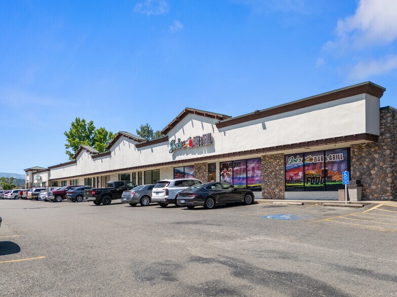 More Photos Of 820 NE E St, Grants Pass Storefront Retail Office For Sale