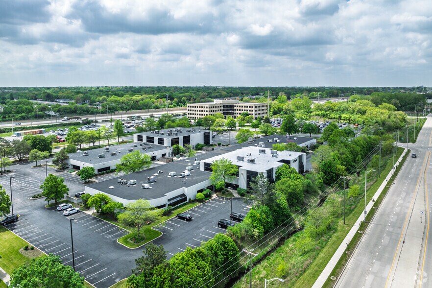 More Photos Of 105-195 W Central Rd, Schaumburg Loft Creative Space For Lease