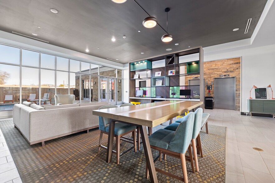 More Photos Of 300 E Central Texas Expy, Killeen Hotel For Sale