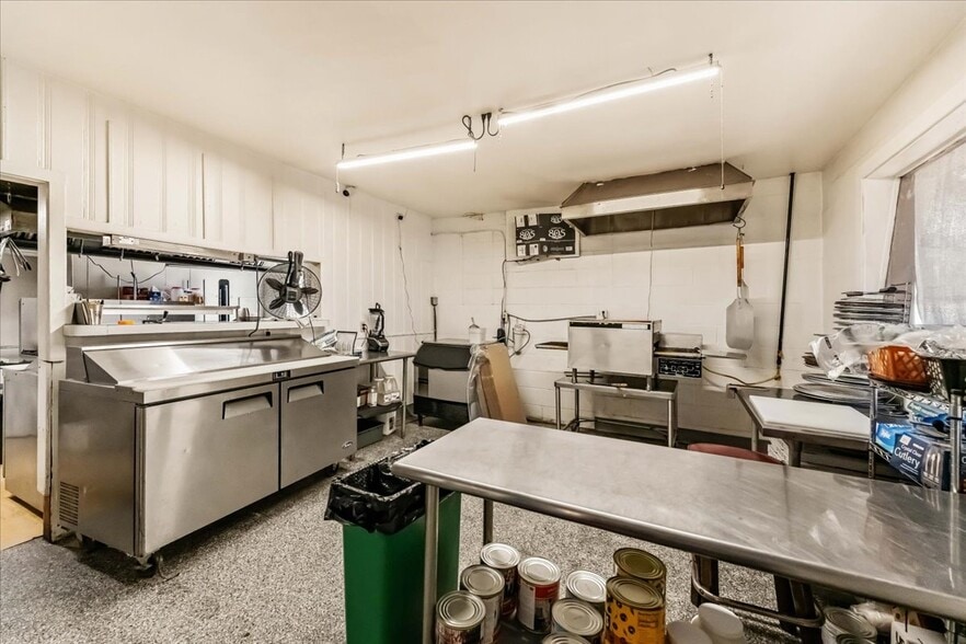 More Photos Of 21375 Main St, Lakehead Restaurant For Sale