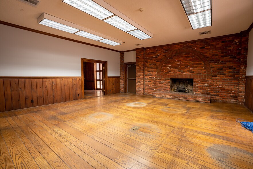 More Photos Of 11135 Monroe Rd, Matthews Distribution For Sale