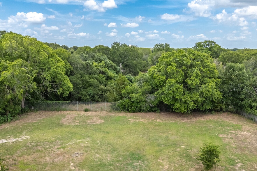 More Photos Of 530 Seydler st, Gonzales Office For Sale