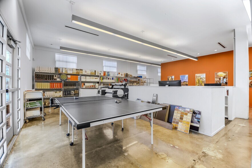 More Photos Of 1320 E Houston St, San Antonio Storefront Retail Office For Lease