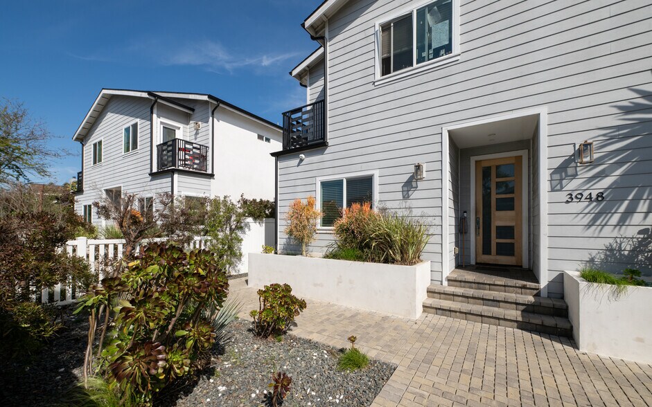 More Photos Of 3944 S Budlong Ave, Los Angeles Apartments For Sale