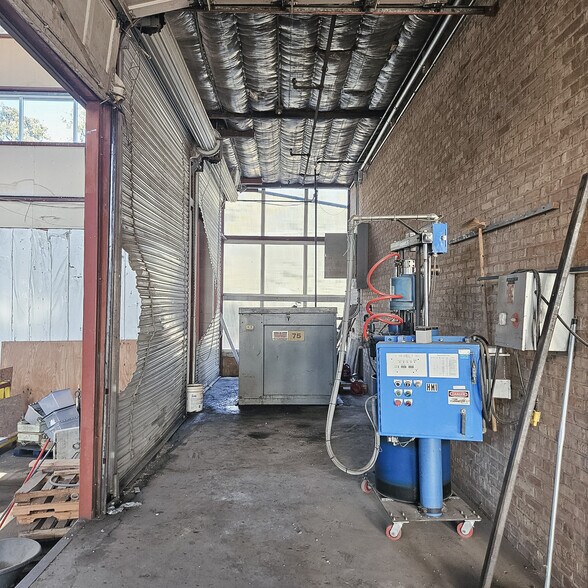 More Photos Of 350 Center St, Grayslake Warehouse For Sale