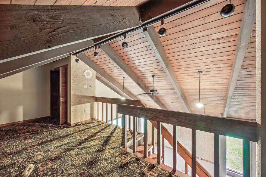 More Photos Of 2000 Green St, Farrell Medical For Sale