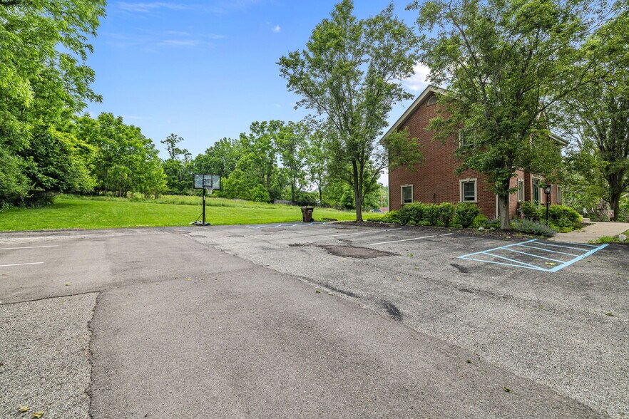 More Photos Of 1841 Universal Rd, Pittsburgh Office For Sale
