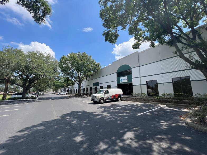 More Photos Of 9208 Palm River Rd, Tampa Warehouse For Lease