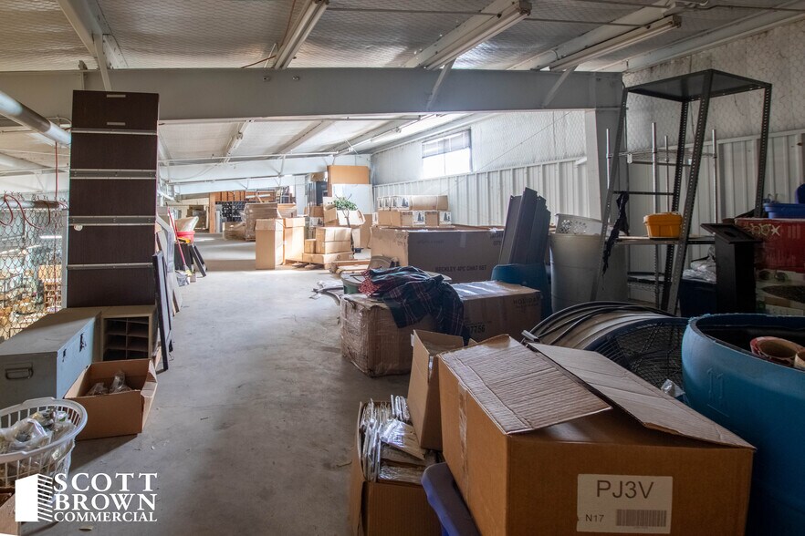 More Photos Of 1805 Cornell Ln, Denton Showroom For Lease