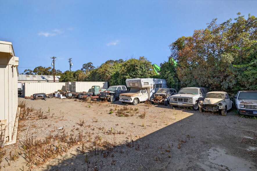 More Photos Of 870 Corporation St, Santa Paula Truck Terminal For Sale