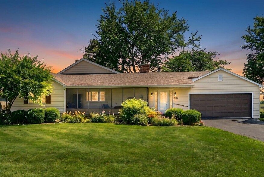 More Photos Of 1126 E State St, Sycamore Storefront Retail Residential For Sale