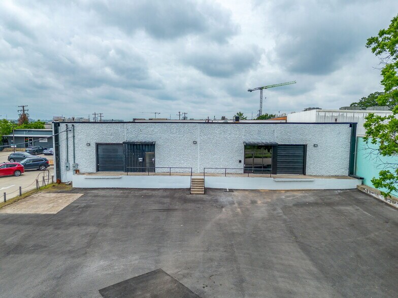 More Photos Of 3001-3003 Shamrock St, Fort Worth Light Distribution For Lease
