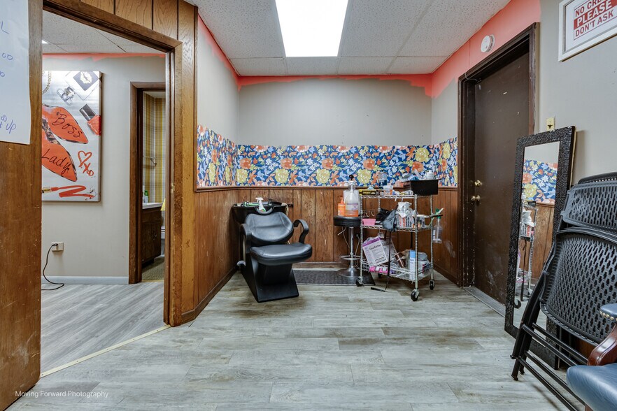 More Photos Of 2535 Bernice Rd, Lansing Warehouse For Sale