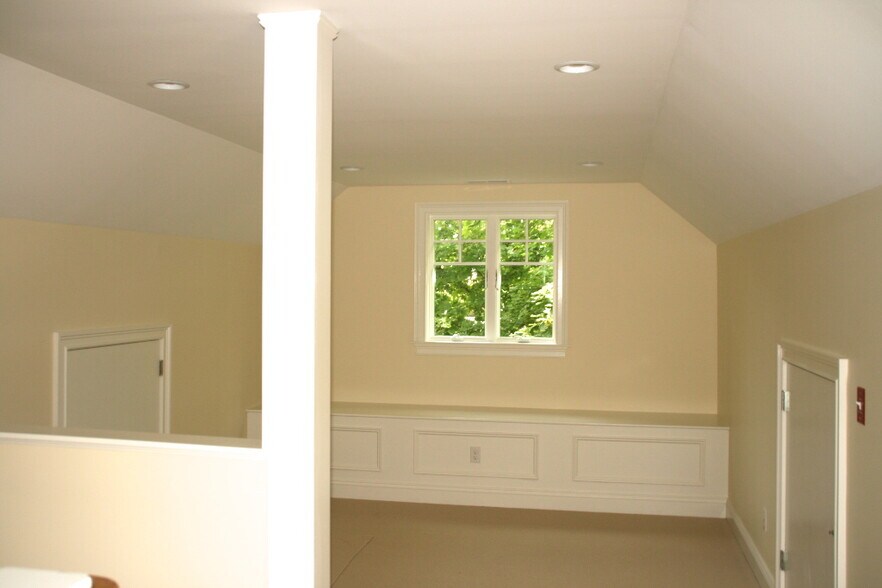 More Photos Of 1385 E Putnam Ave, Old Greenwich Office Residential For Sale