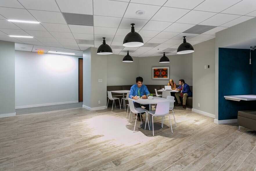 More Photos Of 1025 Connecticut Ave NW, Washington Office For Lease