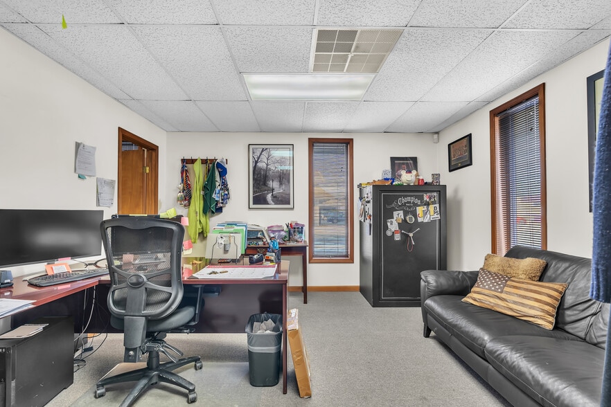 More Photos Of 403 Industrial Dr, Griffith Service For Sale