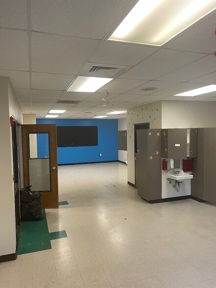 More Photos Of 4308 N Quinlan Park Rd, Austin Storefront Retail Office For Sale