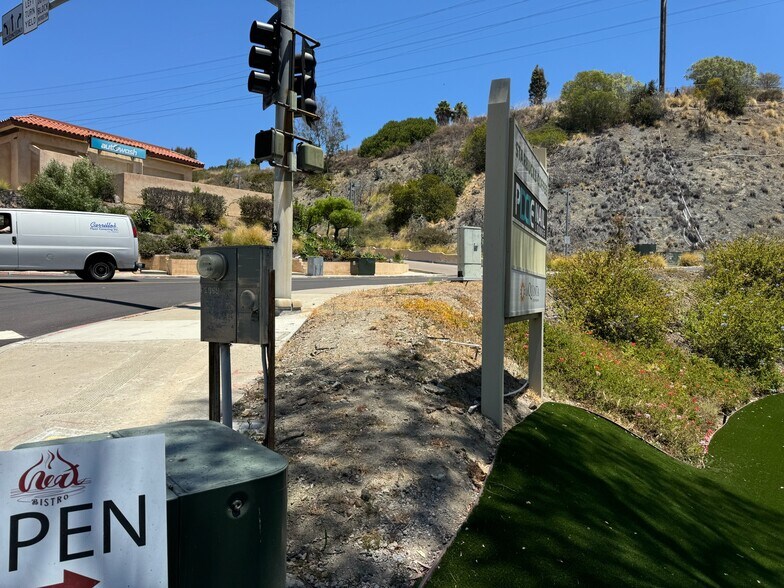 More Photos Of 12889 Rancho Penasquitos Blvd, San Diego Freestanding For Lease