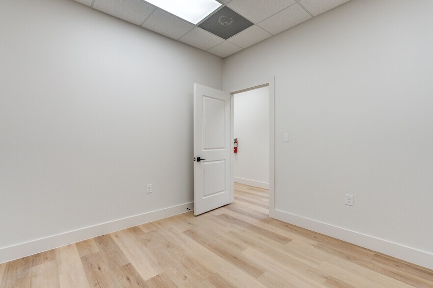 More Photos Of 3205 118th St, Lubbock Distribution For Sale