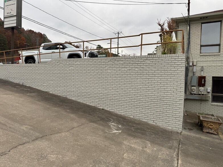 More Photos Of 223 1st St N, Alabaster Office For Sale