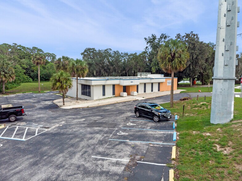 More Photos Of 901 N Grove St, Eustis Office For Sale