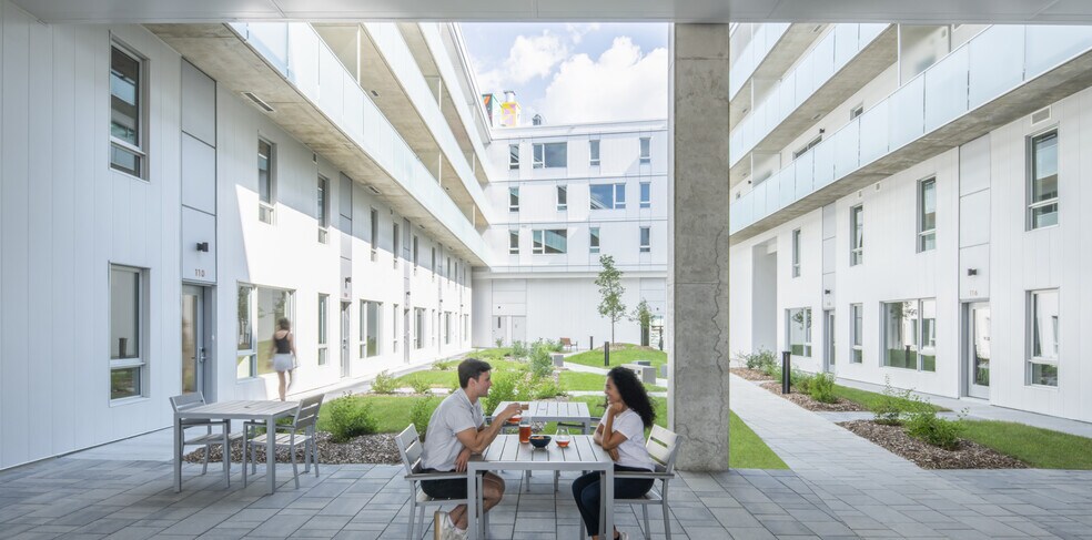 More Photos Of 495 Av Beaumont, Montréal Apartments For Lease
