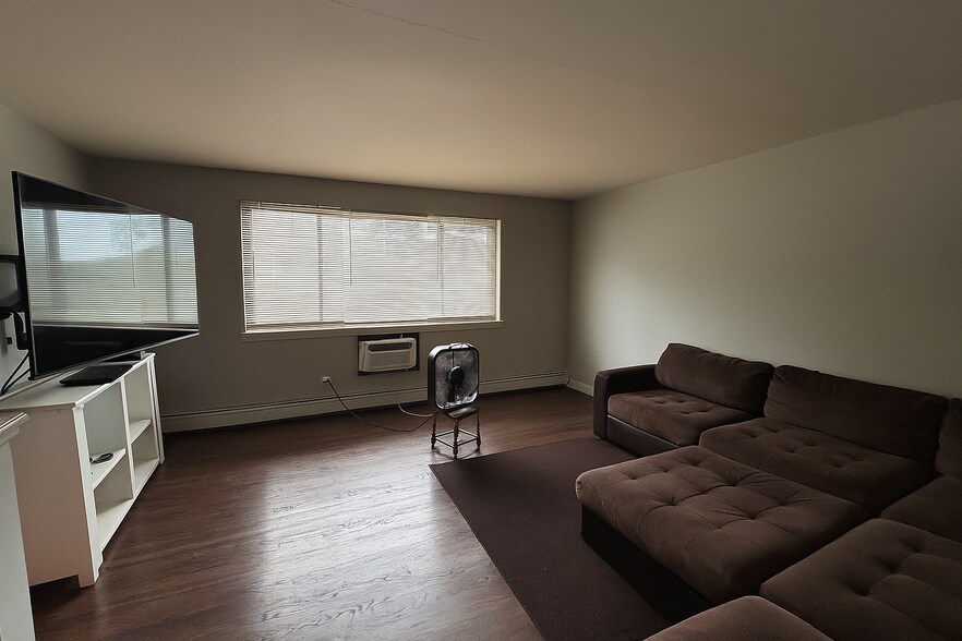 More Photos Of 2019 W 111th St, Chicago Apartments For Sale