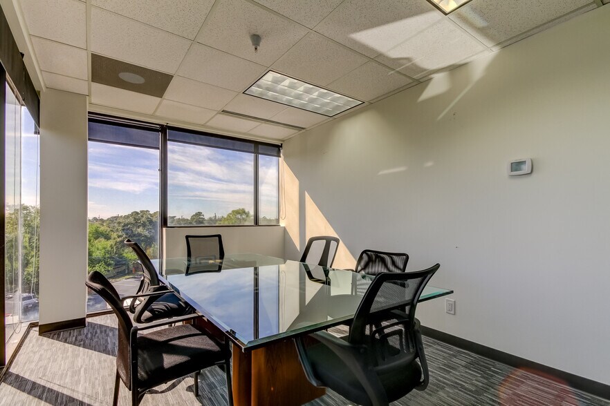 More Photos Of 12425 28th St N, Saint Petersburg Office For Lease