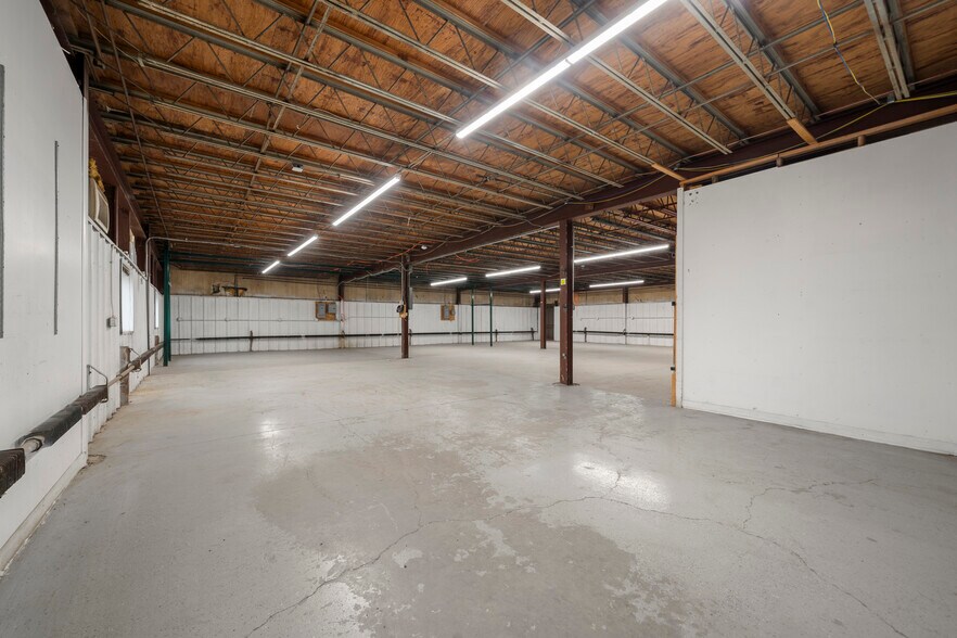 More Photos Of 597 Winthrop St, Taunton Manufacturing For Lease