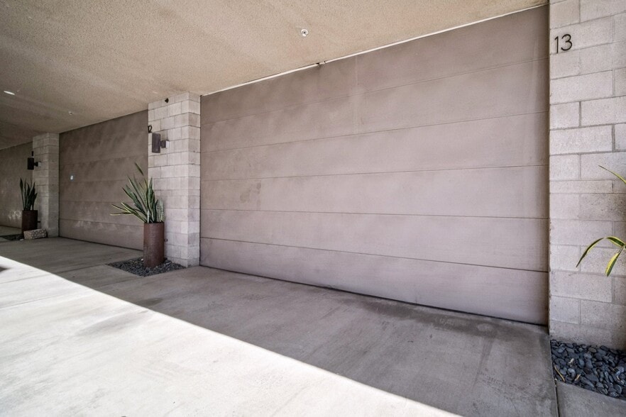 More Photos Of 717 N Highland Ave, Los Angeles Flex For Sale