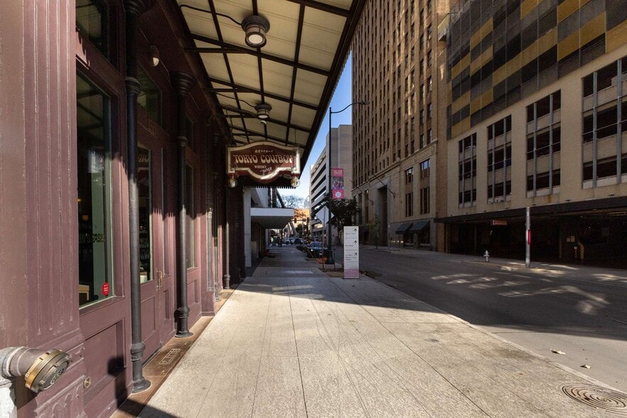 More Photos Of 135 E Commerce St, San Antonio Restaurant For Sale