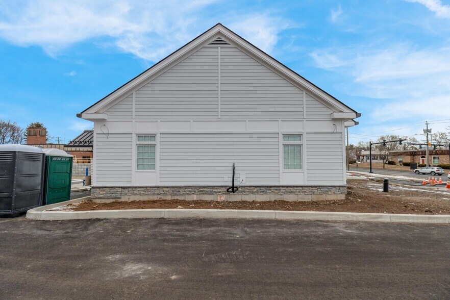 More Photos Of 2815 Main St, Glastonbury Freestanding For Sale