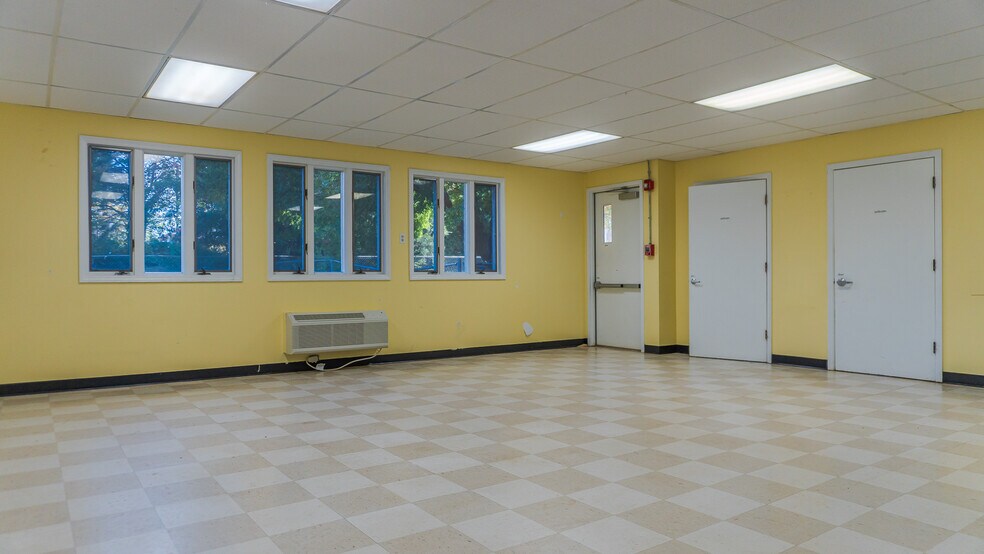 More Photos Of 19619 W Catawba Ave, Cornelius Daycare Center For Lease