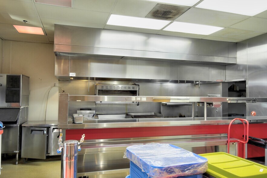 More Photos Of 523-593 E Main St, Ventura Movie Theatre For Lease