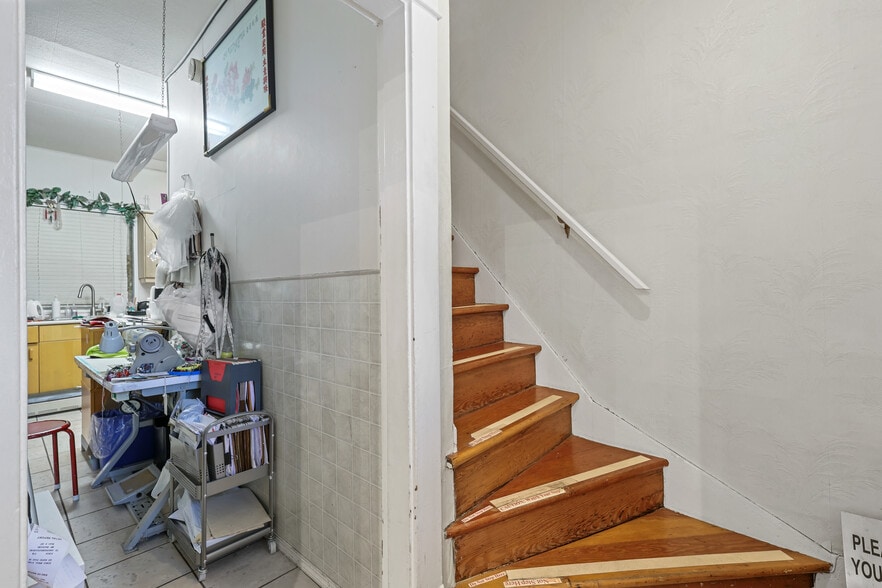 More Photos Of 620 Marsh Rd NE, Calgary General Retail For Lease