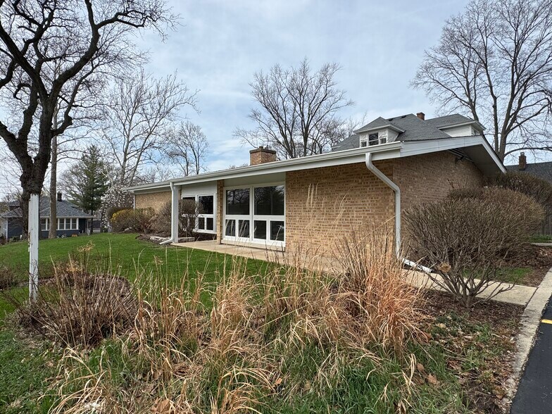 More Photos Of 207 Webster St, Batavia Office Residential For Lease