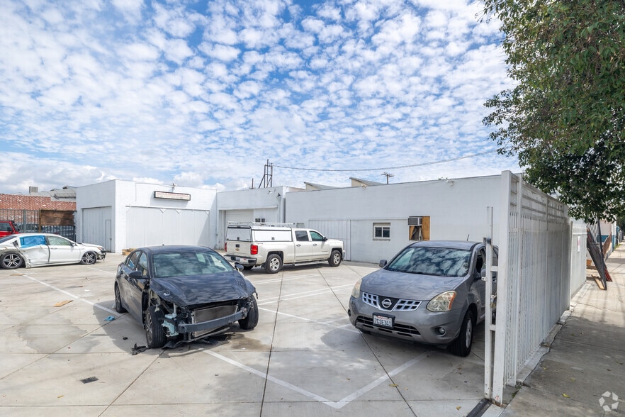 Primary Photo Of 18419-18421 1/2, Reseda Industrial For Lease