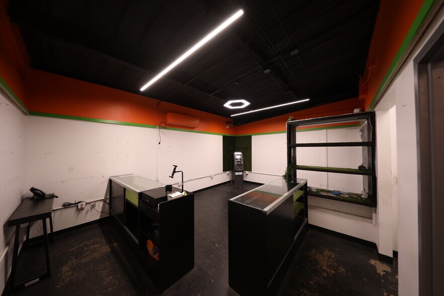 More Photos Of 700 N Main St, Lexington Warehouse For Lease