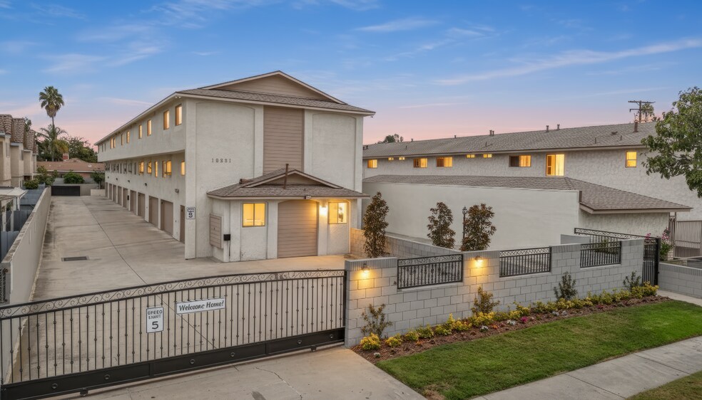 Primary Photo Of 15531 Woodruff Ave, Bellflower Apartments For Sale