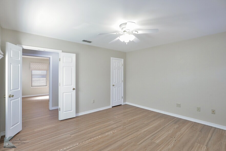 More Photos Of 2810 S 27th St, Abilene Office For Sale