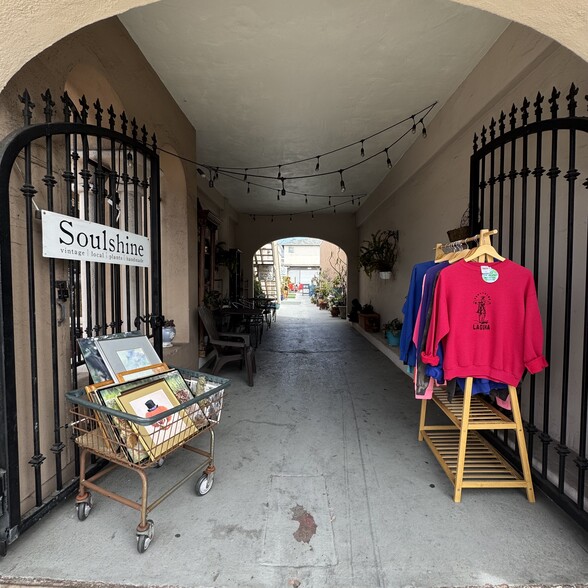 More Photos Of 976 S Coast Hwy, Laguna Beach Storefront Retail Residential For Lease
