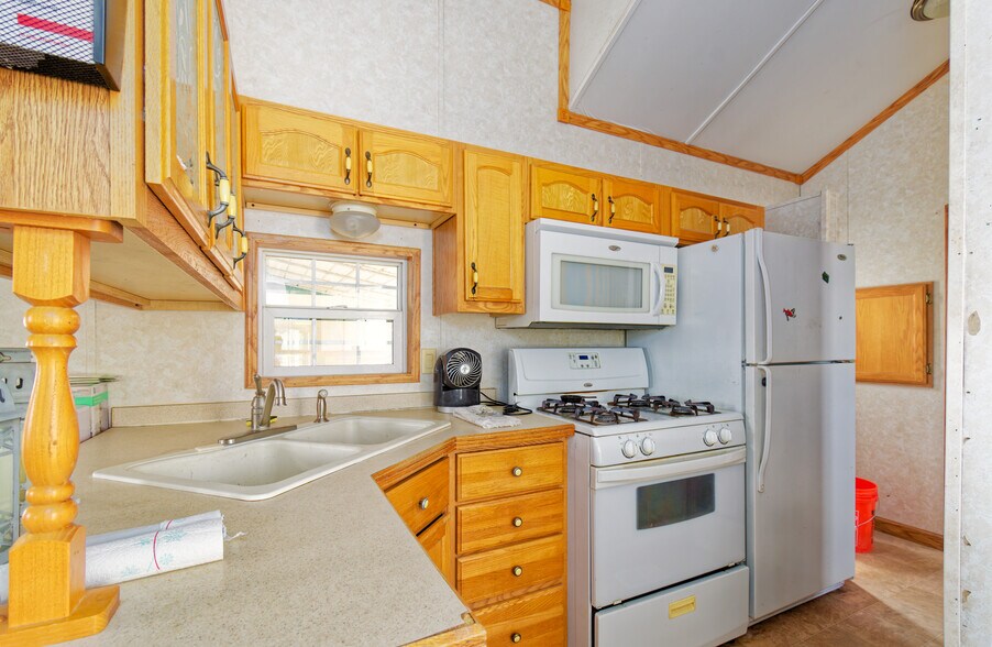 More Photos Of 566 Central Blvd, Quartzsite Freestanding For Sale