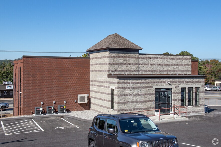 More Photos Of 712 Oaklawn Ave, Cranston Medical For Sale