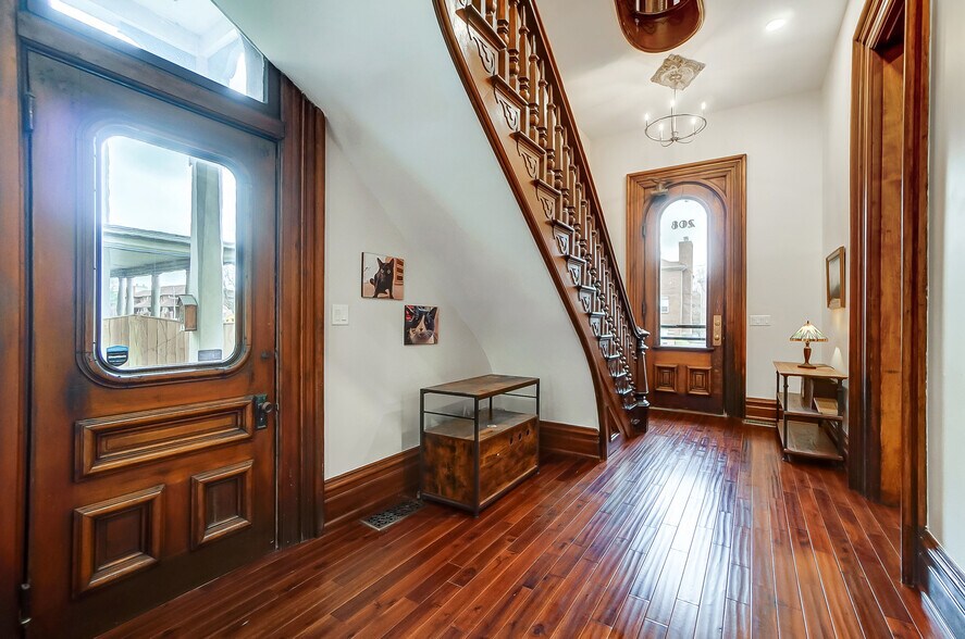 More Photos Of 208 W Monument Ave, Dayton Office Residential For Sale