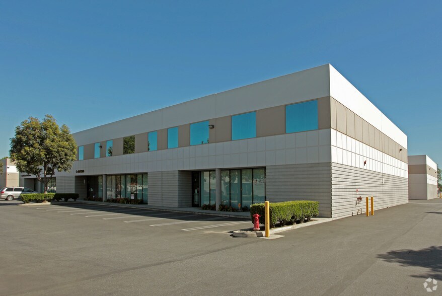 Primary Photo Of 14925 Paramount Blvd, Paramount Flex For Sale