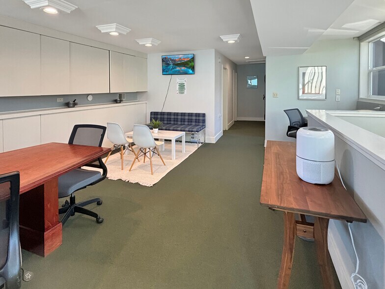 More Photos Of 740 SE Pioneer Way, Oak Harbor Office For Lease